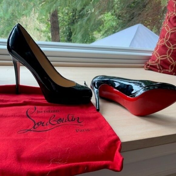 Christian Lou Boutin Black Patent Classic Pump - Picture 1 of 5